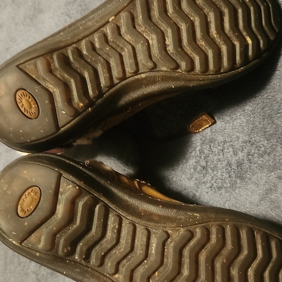 UGG Brown Shearling Boots - Picture 5 of 6